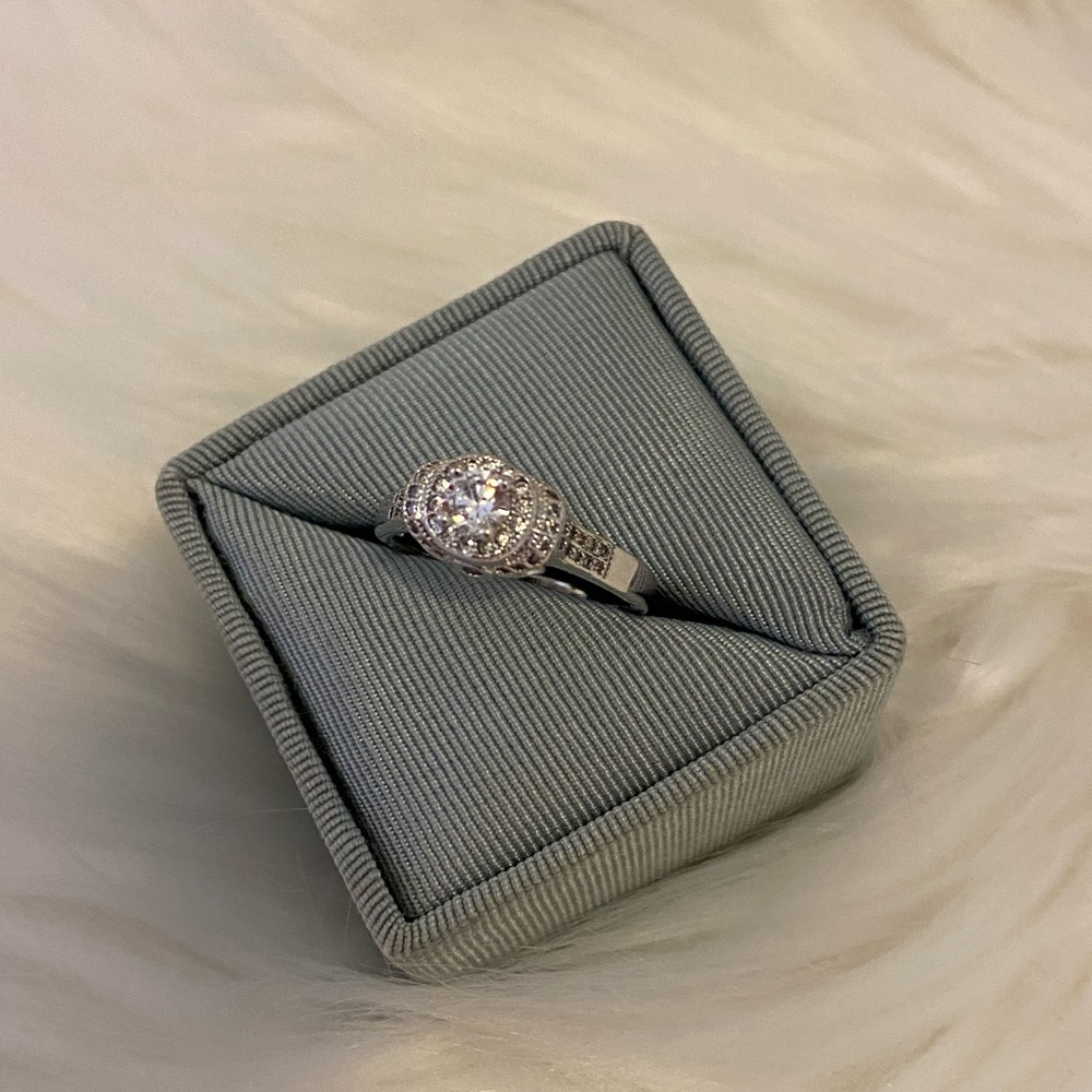 NO TO LOWBALLERS!! Antique/vintage- engagement ring size 6.75” (selling as is)